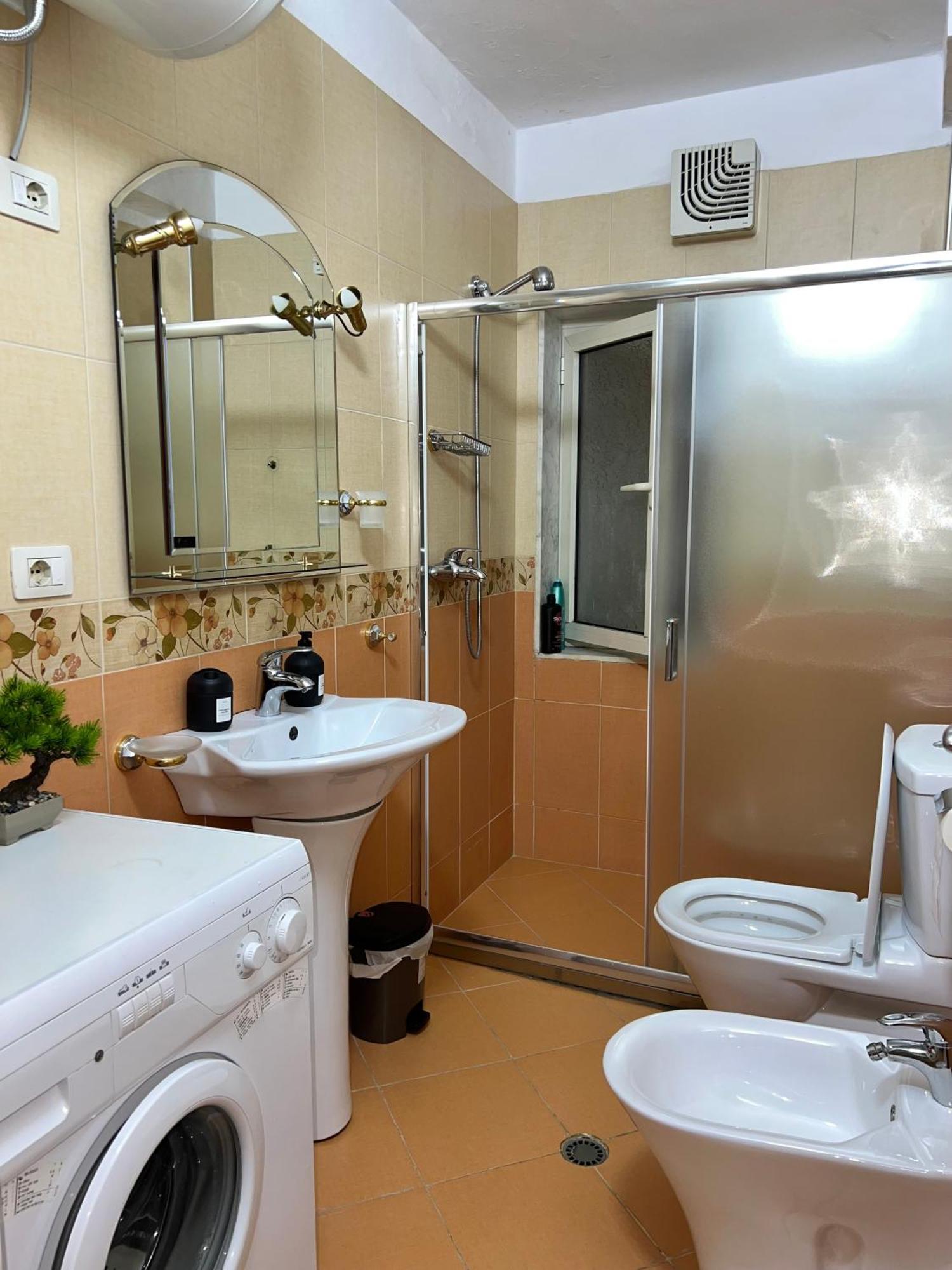 Blloku Family Apartment Тирана Екстериор снимка